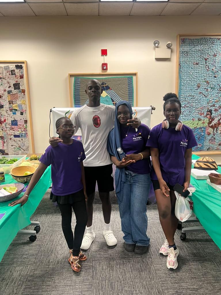 A Xaritoo mentor and mentees building connections